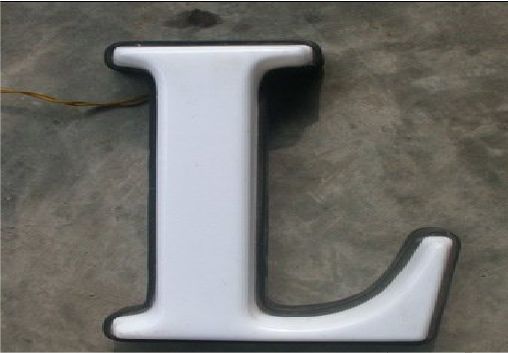 修水亚克力发光字是什么材质？