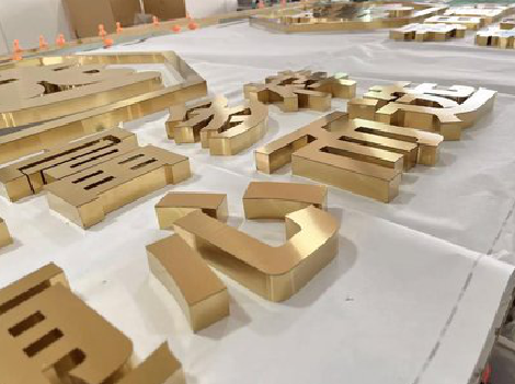 修水拉丝不锈钢字的特点。